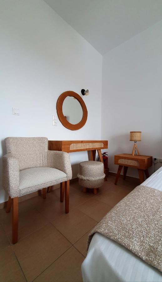 Sarakiniko Rooms Adamantas  Екстериор снимка
