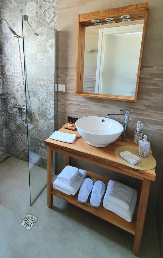 Sarakiniko Rooms Adamantas  Екстериор снимка