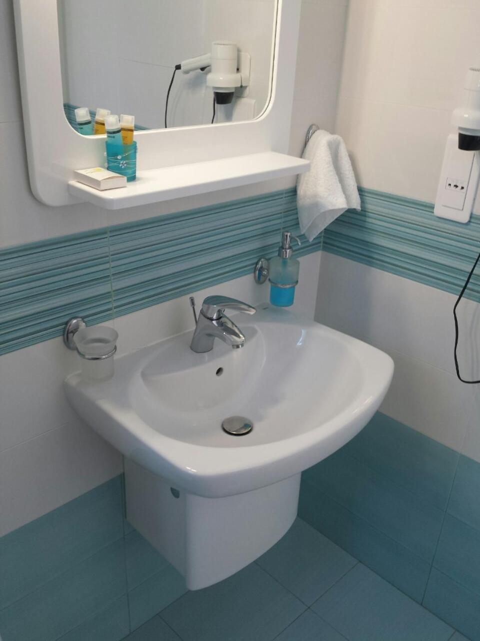 Sarakiniko Rooms Adamantas  Екстериор снимка