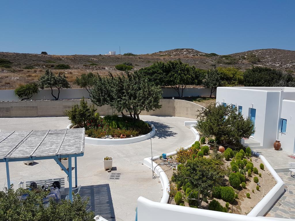 Sarakiniko Rooms Adamantas  Екстериор снимка