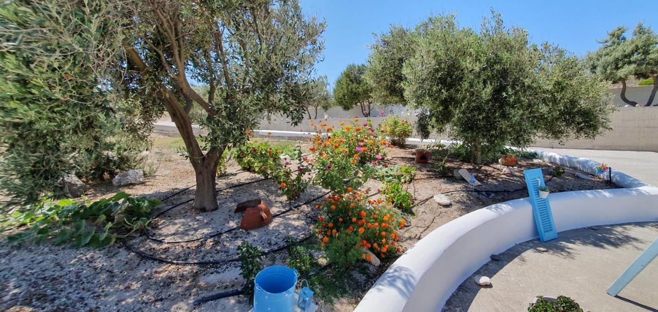 Sarakiniko Rooms Adamantas  Екстериор снимка